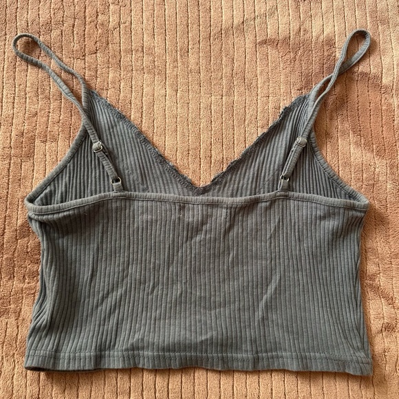 { Cropped Ribbed Tank Top } - Picture 4 of 5